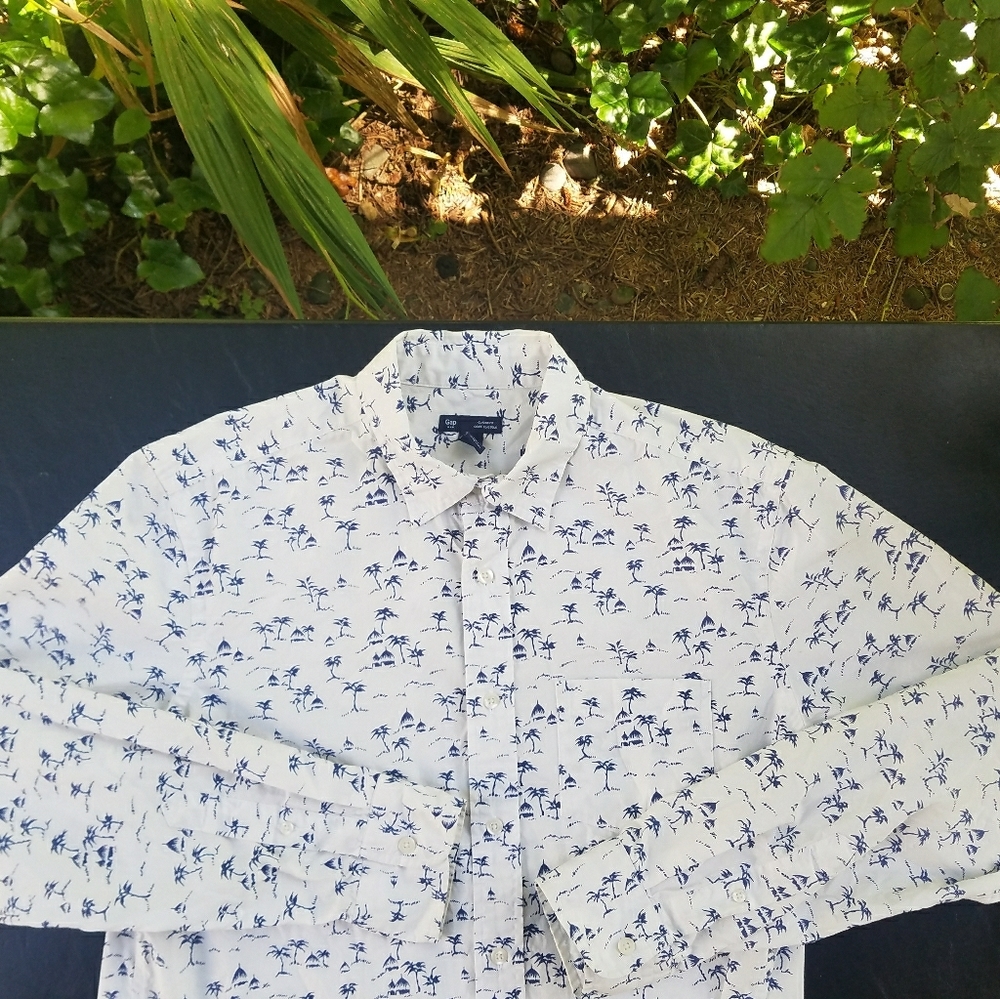Gap Casual Island Print Long Sleeve Button Down